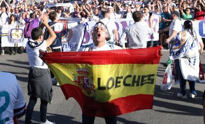 Seguidores del Real Madrid en la ciudad de Kiev (Ucrania) antes de la final de la Champions League, el 26 de mayo de 2018.