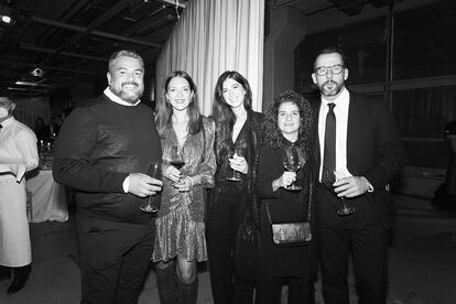 De izquierda a derecha, el diseñador Nacho Aguayo, director creativo de PdH y Cortefiel, María Sañudo, directora de marketing de PdH y Cortefiel, Laura Díaz, brand manager de Pedro del Hierro, Tamara Gordo, responsable de comunicación de TENDAM y Álex Miralles, director creativo de PdH.