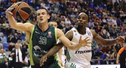 Caner-Medley, ante Curry.