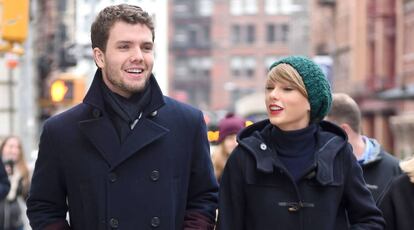 La cantante Taylor Swift y su hermano Austin en Tribeca, en 2014.