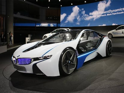 El prototipo Vision evoluciona el frontal de BMW. Motor 1.5 diésel y dos eléctricos (356 CV). Gasta 3,7 litros.