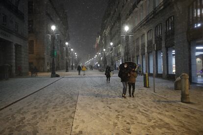 Nieve en Puerta del Sol de Madrid por el temporal Filomena. Foto Samuel Sánchez