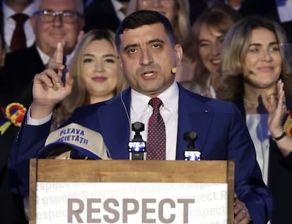 The candidate for presidential Romanians George Simion, this Sunday at an act in Bucharest.