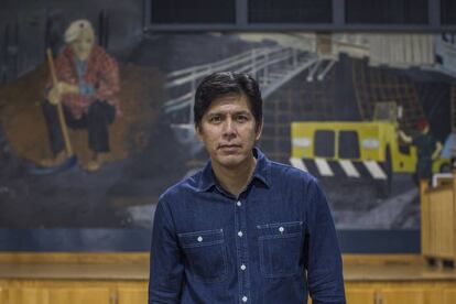 Kevin de León, en la entrevista con EL PAÍS en el sindicato de estibadores de Los Ángeles.