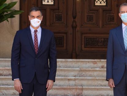 El  Felipe VI y Pedro Sánchez en el Palacio de Marivent. PAlma de Mallorca, 03/08/2021