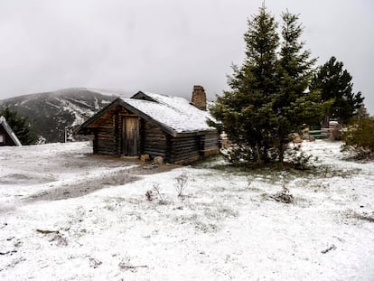 Varias viviendas cubiertas de nieve el pasado miércoles 9 en la localidad cántabra de Brañavieja.