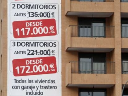 Un edificio con viviendas en venta.