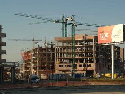 Construcción de viviendas en una zona de expansión de Alhendín.