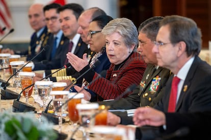 Alicia Bárcena habla sobre la migración México-EE UU con el secretario de Estado, Antony Blinken, en Washington, en enero de 2024.