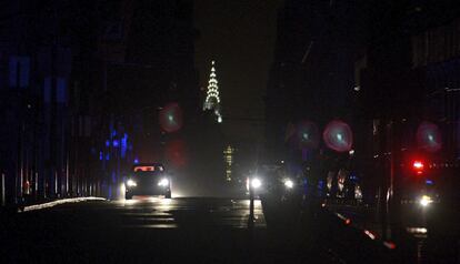 Vista de Broadway después de que el huracán "Sandy" dejase a parte de Manhattan sin electricidad en Nueva York (Estados Unidos)