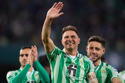 El capitán del Real Betis, Joaquín Sánchez, en el centro de la imagen celebrando una victoria esta temporada.