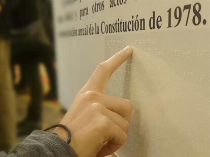 Constitución Española en Braille.