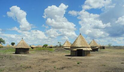 Aldea de Bildak, en Gambella, donde fue reasentada una comunidad nuer. Al comprobar que no había agua en los alrededores, la abandonaron.