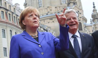 Angela Merkel junto al presidente alem&aacute;n, Joachim Gauk, el pasado 3 de octubre.