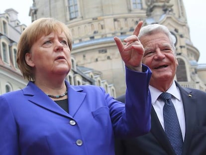 Angela Merkel junto al presidente alem&aacute;n, Joachim Gauk, el pasado 3 de octubre.