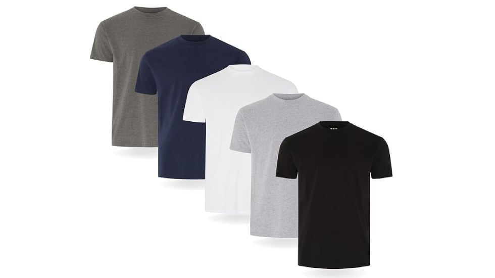 Lote de cinco camisetas básicas de manga corta.