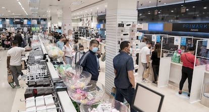 Interior de una tienda de Primark