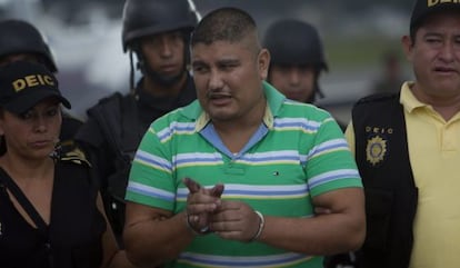 Eduardo Francisco Villatoro Cano, alias 'Guayo Cano', escoltado por agentes de seguridad.