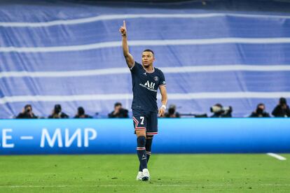 Mbappé celebra su gol en el Bernabéu.