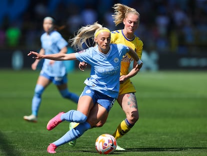 Partido de fútbol femenino entre el Manchester City y el Everton.