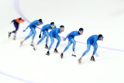 El equipo italiano de Patinaje de velocidad sobre pista corta entrena en el Gangneung Ice Arena días antes del comienzo de los Juegos Olímpicos de Invierno 2018.