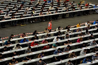 Momento en el que los aspirantes realizan el examen para incorporarse a la Ertzaintza en el BEC.