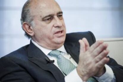 El ministro del Interior, Jorge Fernández Díaz, durante la entrevista.