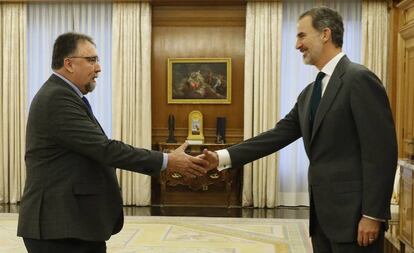 Felipe VI recibe al diputado de Foro Asturias, Isidro Martínez Oblanca, el pasado diciembre en el Palacio de la Zarzuela.