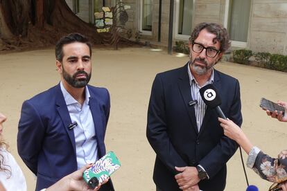 El síndic del PSPV-PSOE en las Cortes Valencianas, José Muñoz, y el secretario de Organización del PSPV-PSOE, Vicent Mascarell.