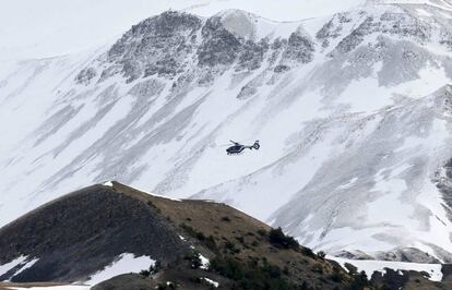 El lugar del accidente del avin de Germanwings est situado en el departamento francs de Alpes Haute-Provence, al norte de Niza, y se trata de unas monta?as que se precipitan hacia el mar. El macizo de los Trois-Evchs, al pie de las pistas de la estacin de esqu de Val d'Allos, es el nombre general de toda esa zona monta?osa donde se localiza el pico del Estrop, contra el que impact el aparato.