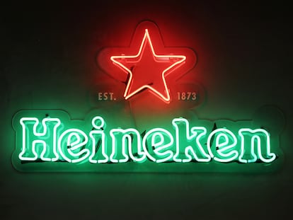 Logo de Heineken en uno de los edificios de la compañía.