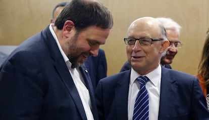 El ministro de Hacienda, Cristóbal Montoro, y el vicepresidente catalán, Oriol Junqueras.