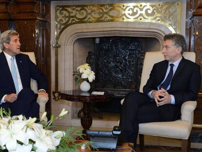 El secretario de Estados Unidos, John Kerry, y el presidente argentino, Mauricio Macri, en Buenos Aires.