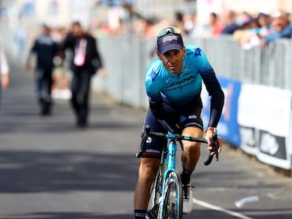 El ciclista italiano Vincenzo Nibali, tras terminar la etapa en Mesina, este miércoles.