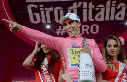 Alberto Contador, en el podio del Giro.