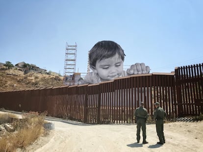 Uma das últimas grandes instalações artísticas de JR foi na fronteira que separa México dos Estados Unidos. A foto de um enorme bebê mexicano de 20 metros soma-se ao muro que tantas polêmicas tem levantado na era Trump.