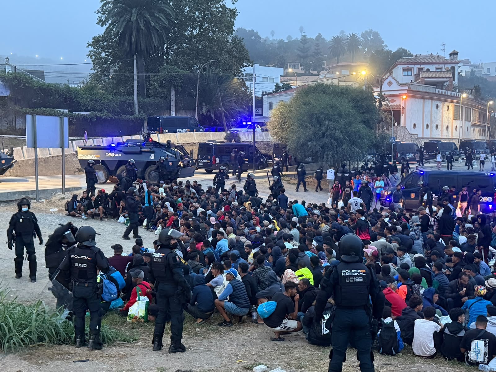 पुलिस ने Ceuta में El Trampoline समुद्र तट के निपटान को दोषी ठहराया