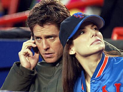 Hugh Grant y Sandra Bullock