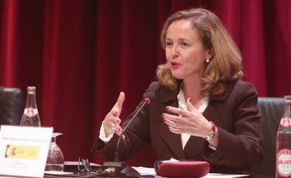 La ministra de Economía y Empresa, Nadia Calviño, durante una intervención en la Facultad de Ciencias Económicas y Empresariales de la Universidad Complutense.