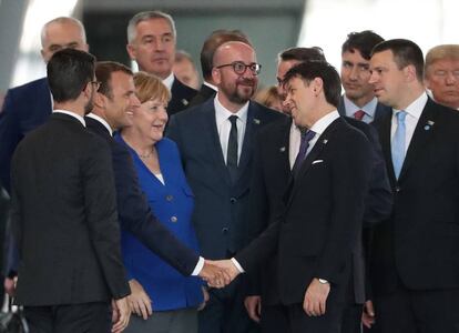 La canciller alemana Angela Merkel, el presidente francés Emmanuel Macron con el primer ministro belga Charles Michel y el primer ministro italiano Giuseppe Conte  en la sede de la OTAN en Bruselas.