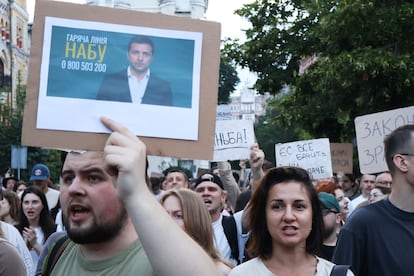 Manifestantes en la protesta contra el Gobierno, el 22 de julio en Kiev.