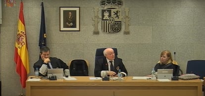 El tribunal del juicio contra Camps, presidido por el magistrado José Antonio Mora (en el centro), este miércoles.