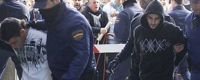 La policía conduce a declarar ante el juez a Samuel B y al presunto asesino de Marta, Miguel Carcaño-