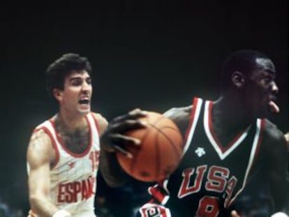 Epi persigue a Michael Jordan en la final del 84.