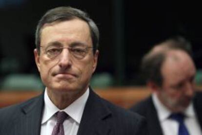 Mario Draghi, Presidente del Banco Central Europeo, antes de la reunión de la troika con el presidente de Chipre Nikos Anastasiadis, en la que se alcanzó un principio de acuerdo sobre el rescate de ese país.