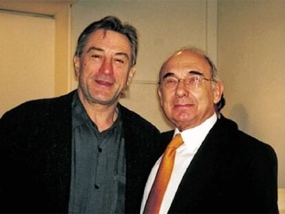 Robert de Niro y Albertino de Figueiredo, en la galería Metta de Madrid, donde el actor expuso en 2002 la obra de su padre.