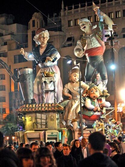 La falla de la plaza del Ayuntamiento de Valencia, que arderá esta madrugada.