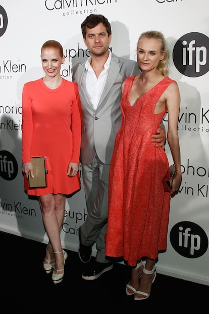 Anoche tuvo lugar la fiesta Women in Film, patrocinada por Euphoria de Calvin Klein. All Diane Kruger se dej ver con su novio, Joshua Jackson. Con l y con Jessica Chastain (y con un favorecedor tono coral ambas) posaron en el photocall.