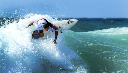 El francés Maxime Huscenot durante una competencia en Lacanau (Francia), el 23 de agosto de 2015.