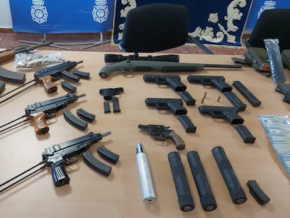 Armas incautadas por la Policía Nacional durante la operación en Cádiz.